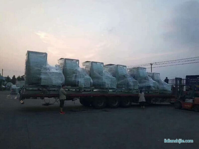 頂裕11臺(tái)玻璃鋼防腐風(fēng)機(jī)發(fā)往江西某工地